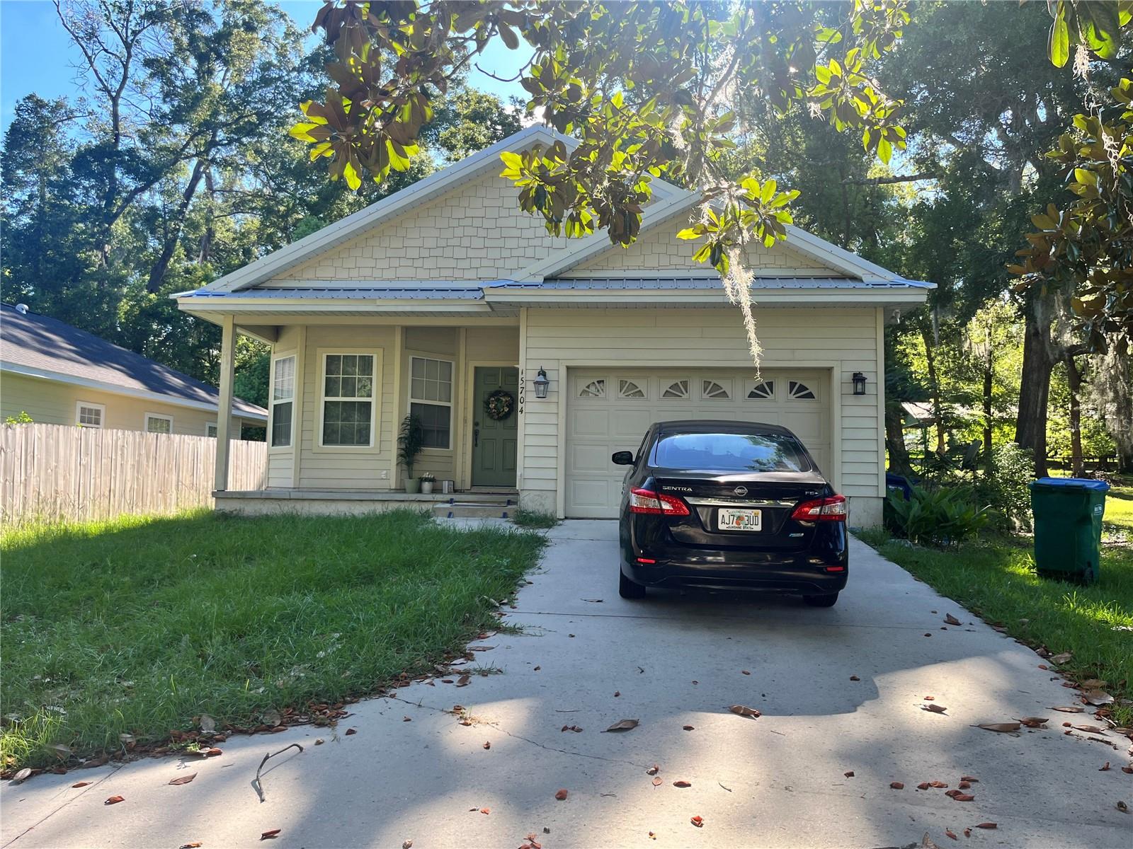 Super convenient location fronting County Road 235 in Alachua.   This three bedroom two bath home features a triple split bedroom arrangement, stainless steel appliances, inside utility closet, cathedral ceilings.   The primary bedroom has a luxury bath with dual sinks, jetted tub, and separate shower.   Plenty of space in the large walk-in closet.  Attached one car garage, concrete driveway, open front porch, screened back porch.   Nice oak tree shaded lot.