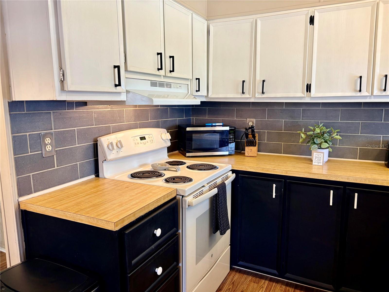 LAUREL ESTATES - Residential