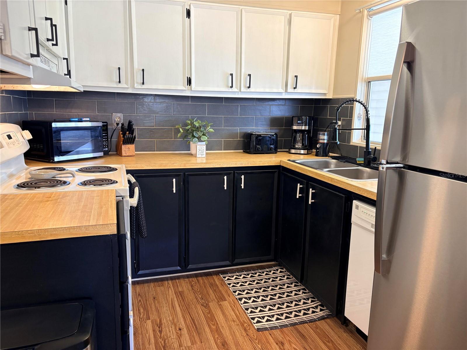 LAUREL ESTATES - Residential