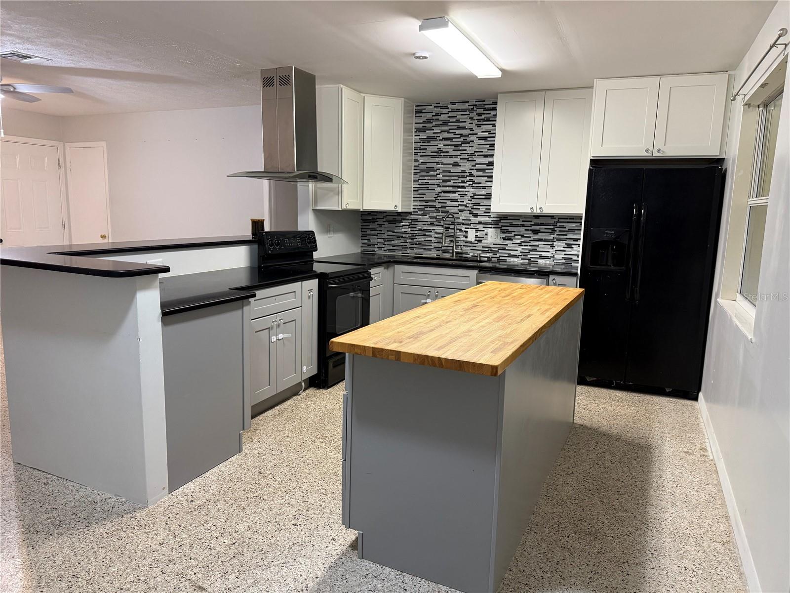 WHISPERING LAKES SEC 02 AMD - Residential