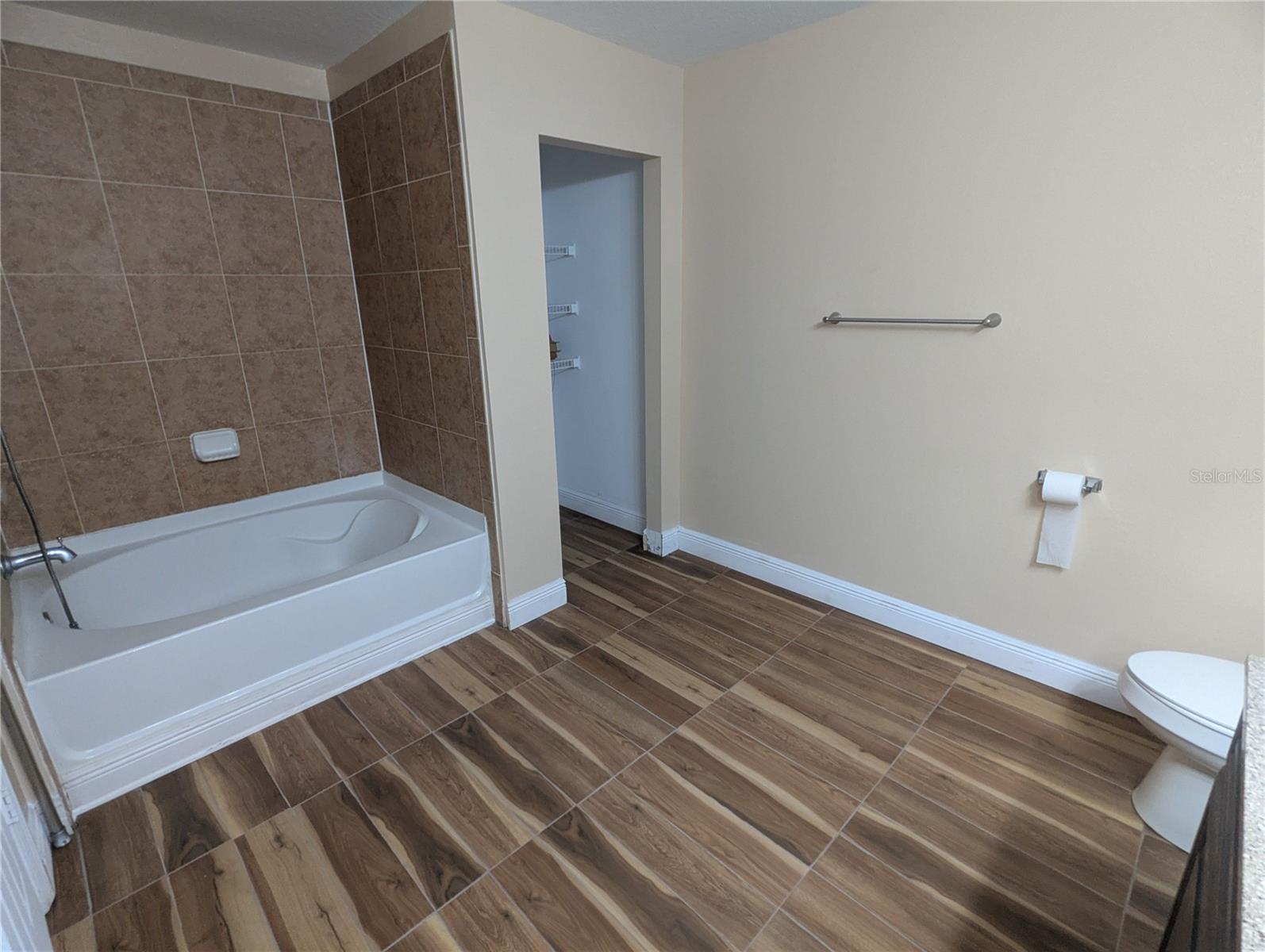 LANCASTER AT LOCH LEVEN - Residential Lease