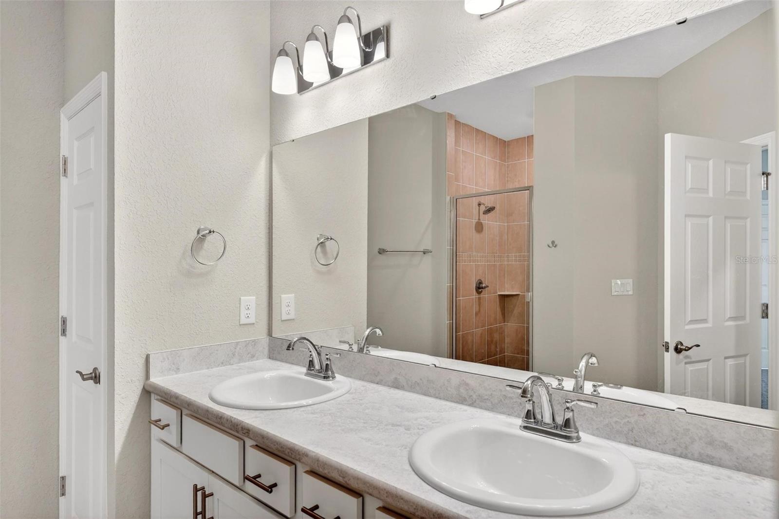 SILVER SPGS SHORES UN #40 - Residential