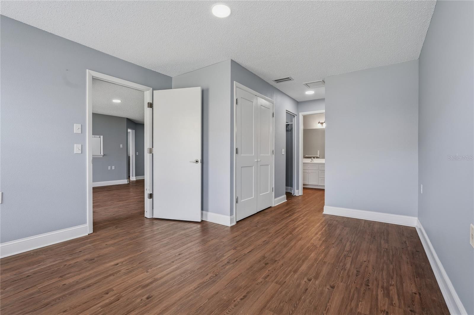 TWO CAMBRIDGE COMMONS - Residential