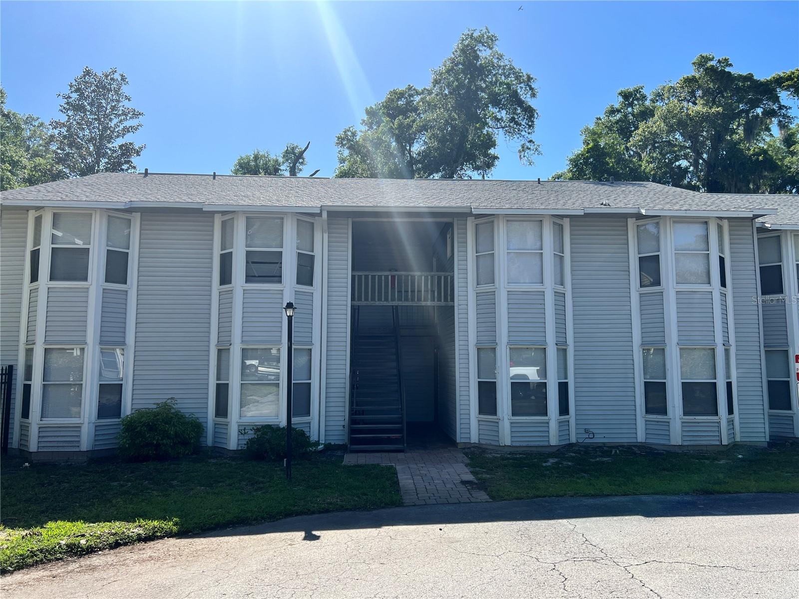 2 bedroom 1 bath condo with wood floors located in a gated community with a swimming pool. Close to downtown DeLand, Stetson University and shopping. Not pets allowed.