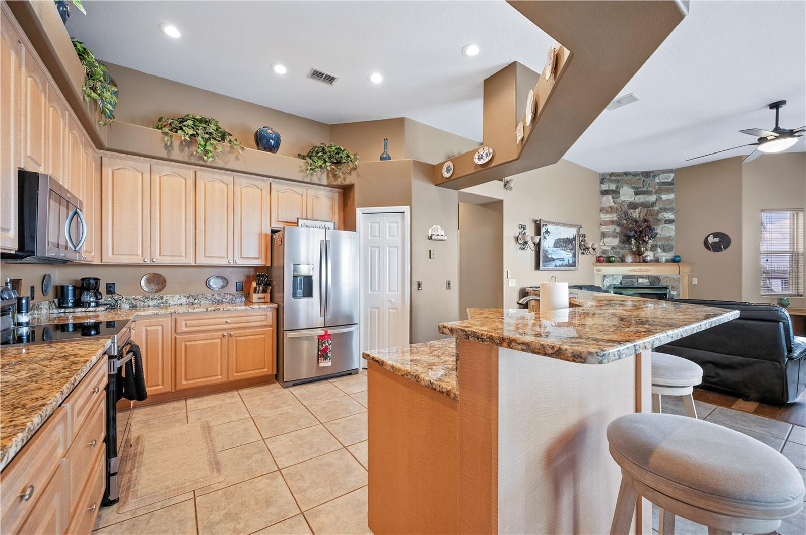 SANDY POINTE - Residential