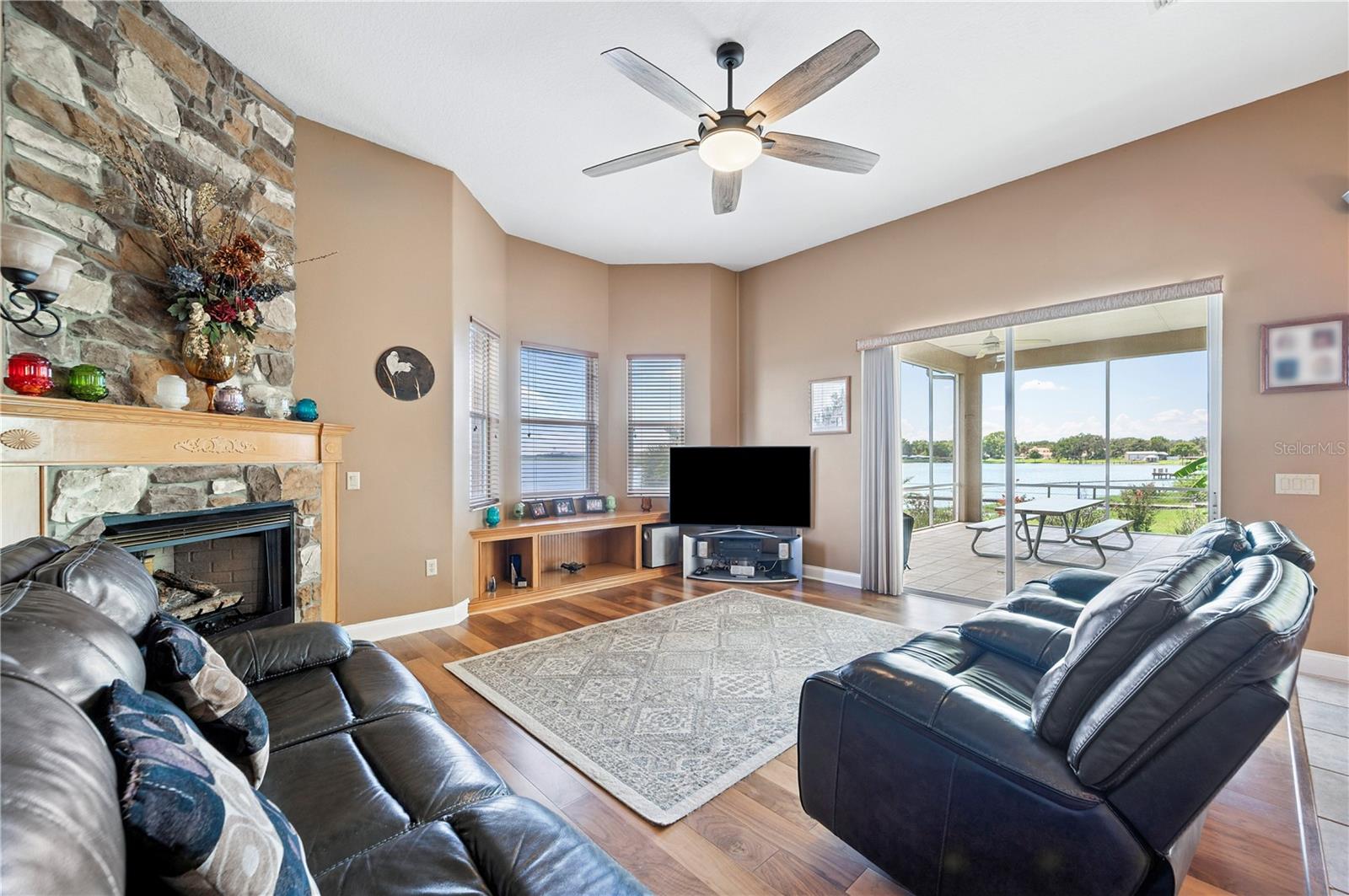 SANDY POINTE - Residential
