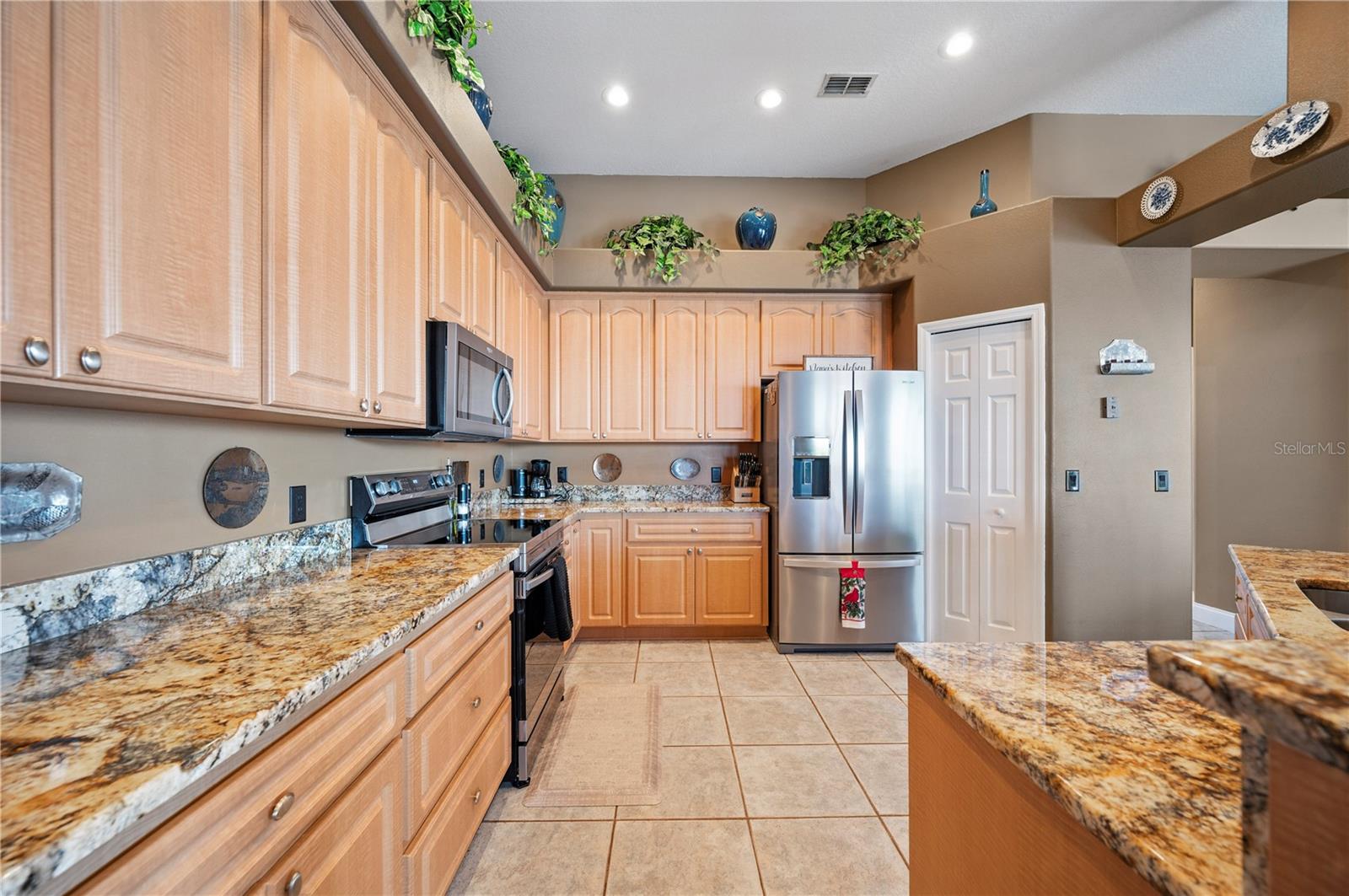 SANDY POINTE - Residential