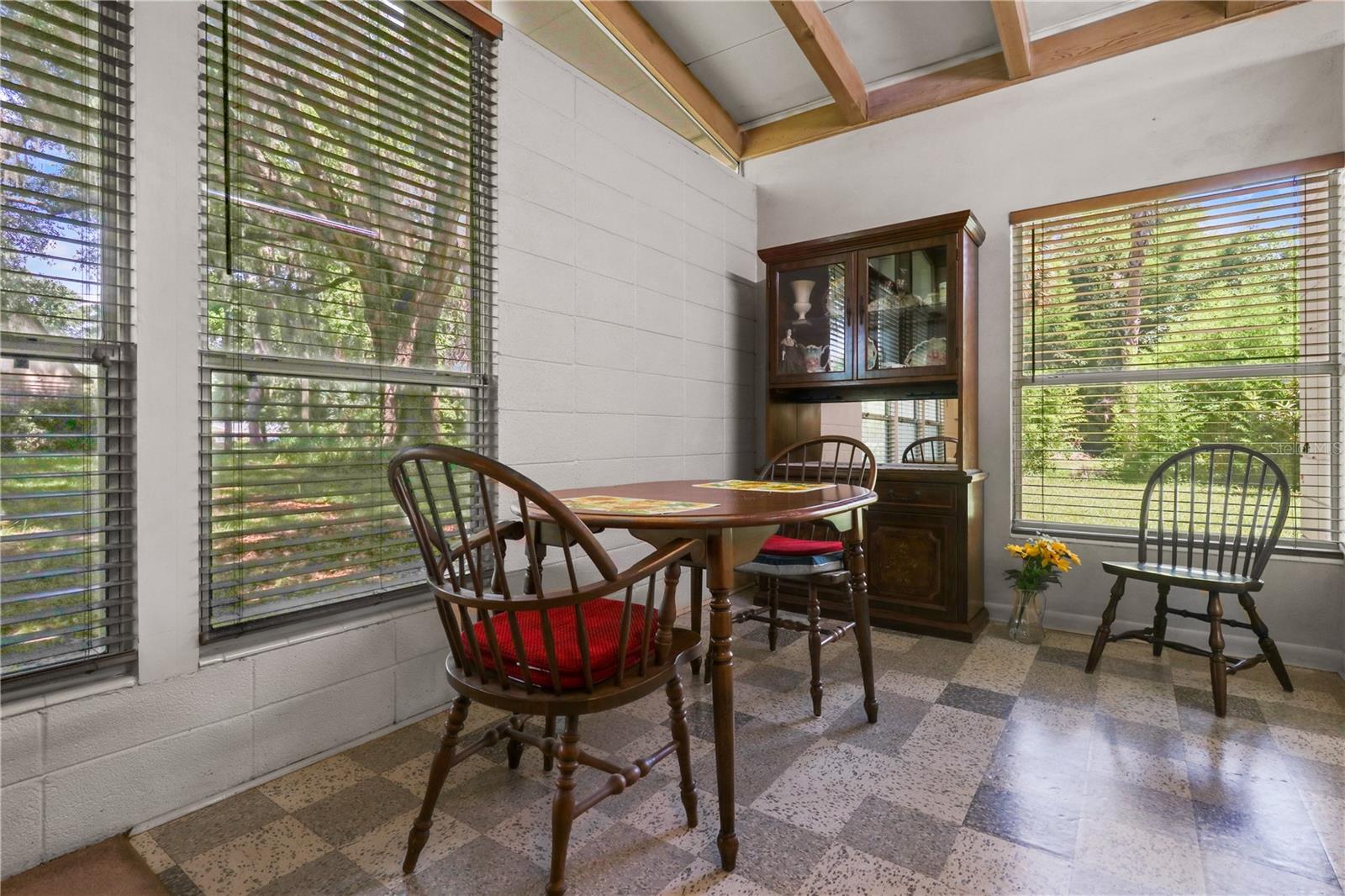 LAKE LOUISE ESTATE - Residential