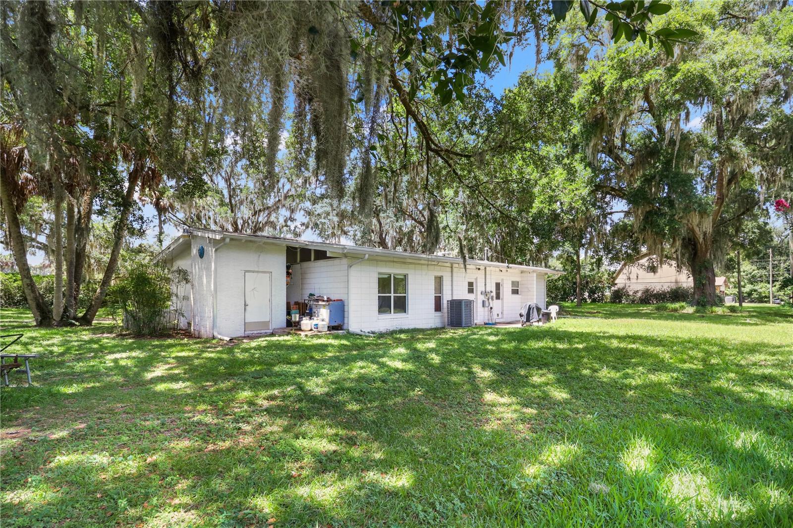LAKE LOUISE ESTATE - Residential