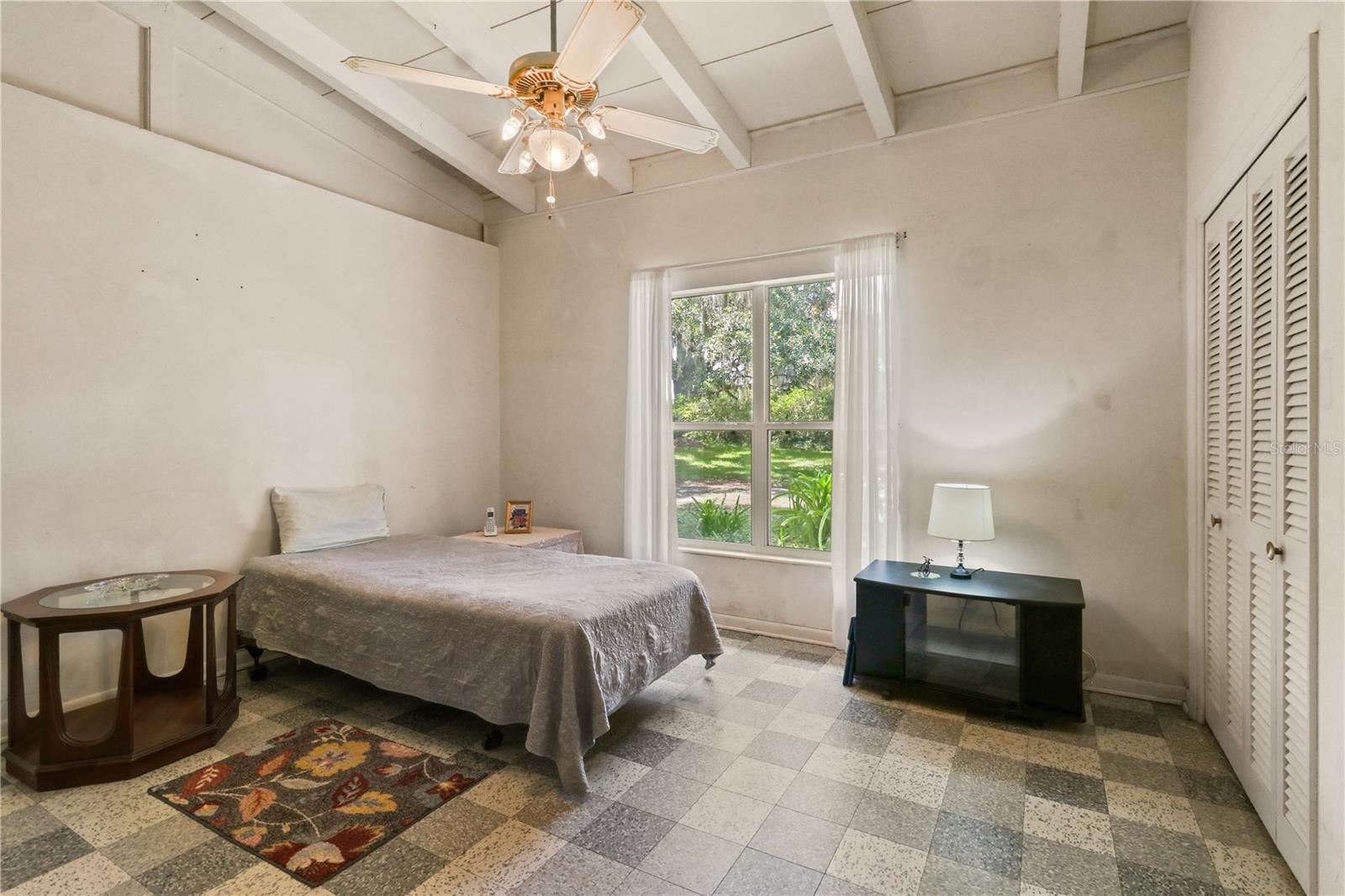 LAKE LOUISE ESTATE - Residential