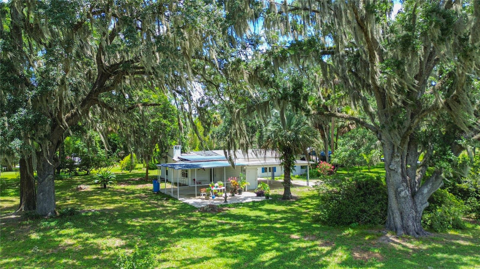 LAKE LOUISE ESTATE - Residential