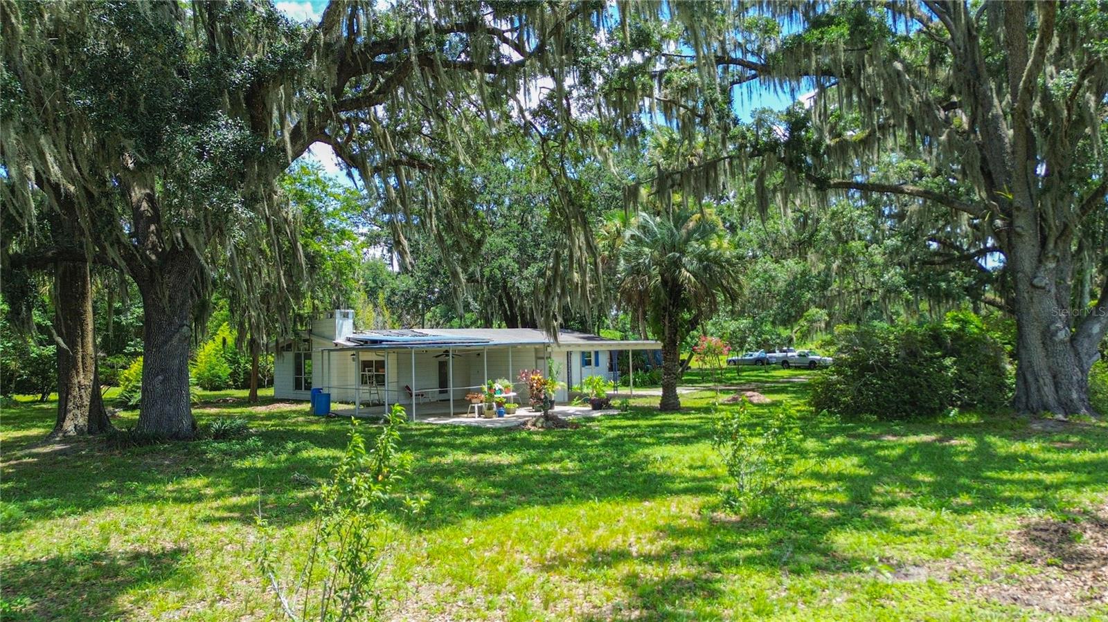 LAKE LOUISE ESTATE - Residential