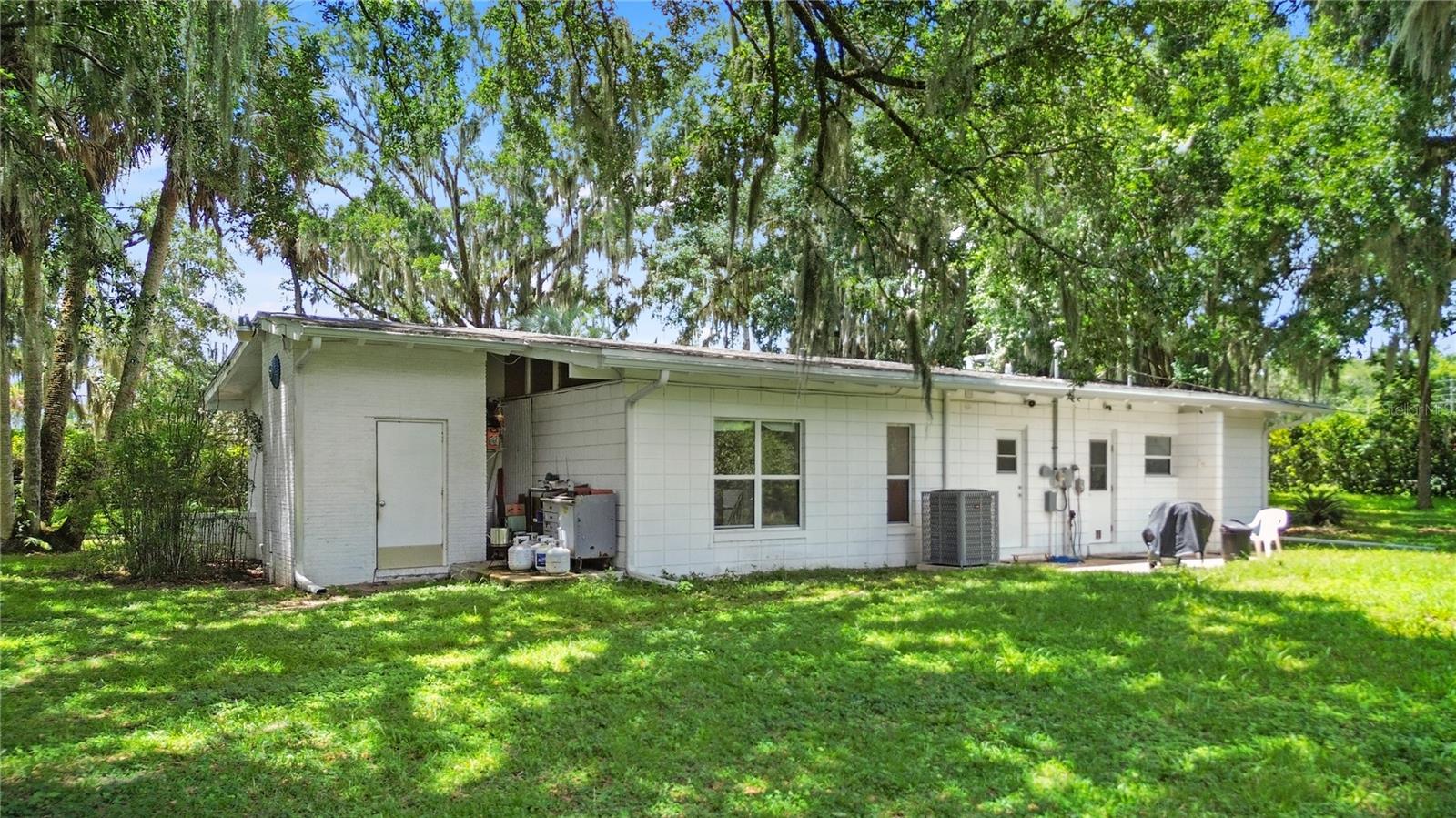 LAKE LOUISE ESTATE - Residential