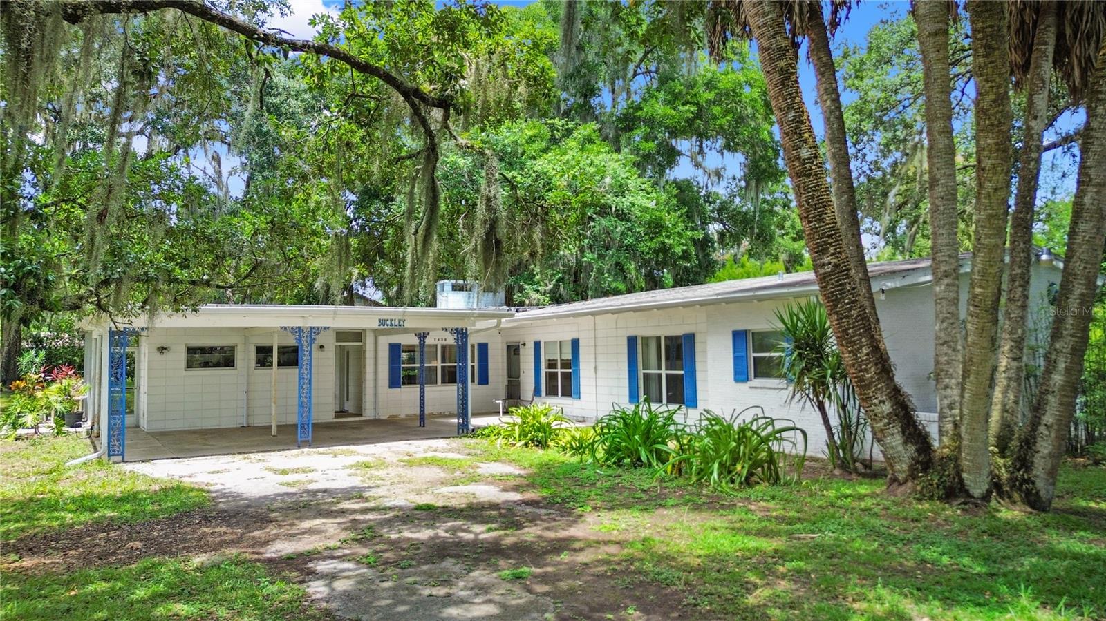 LAKE LOUISE ESTATE - Residential