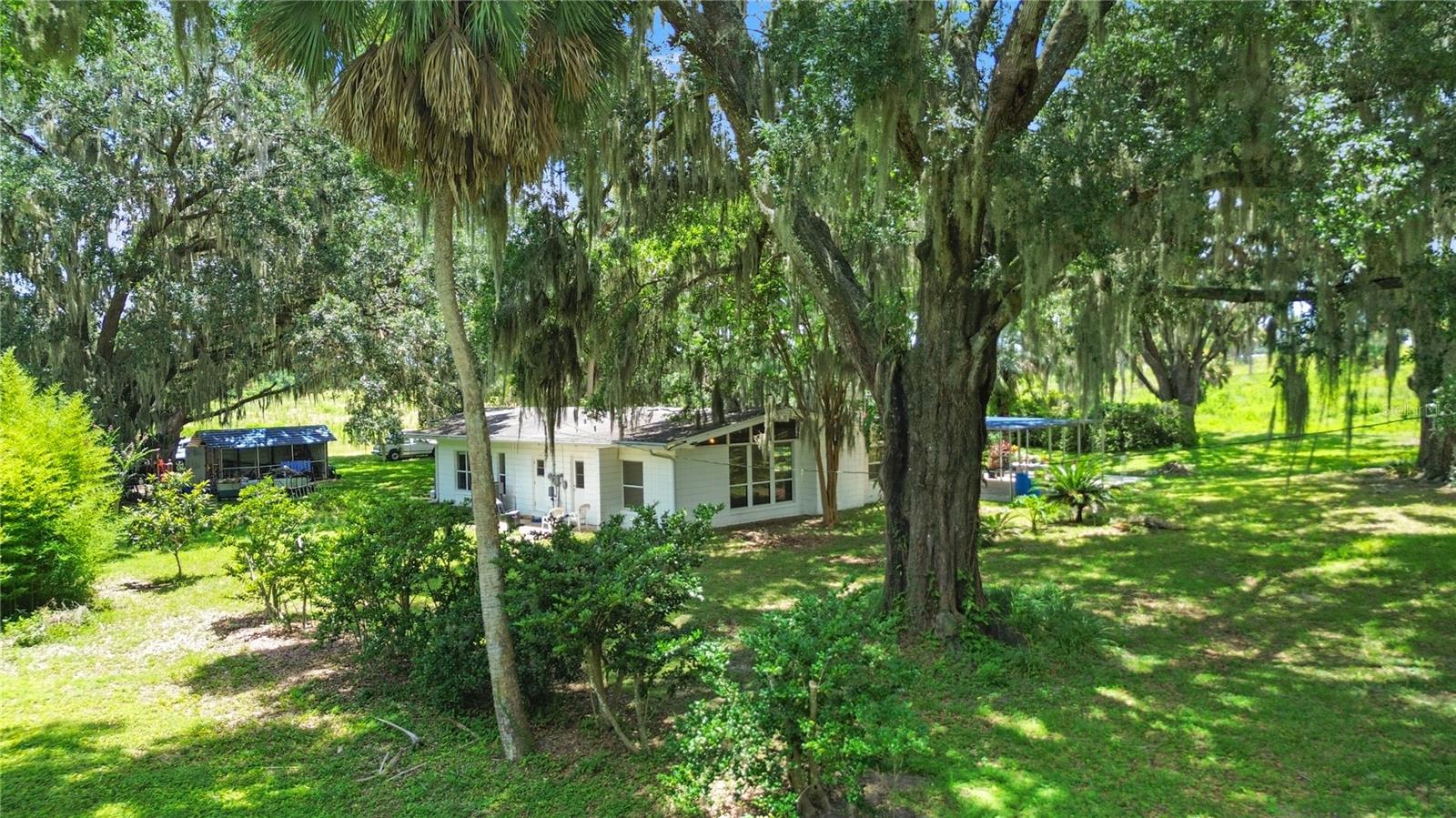 LAKE LOUISE ESTATE - Residential