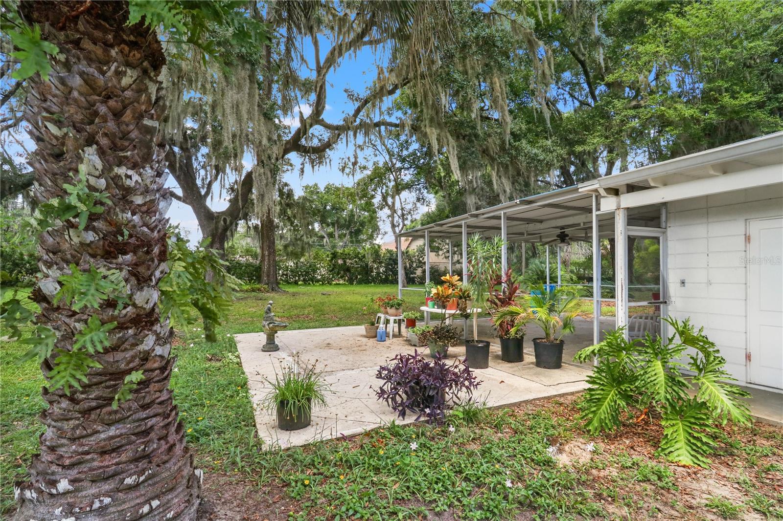 LAKE LOUISE ESTATE - Residential