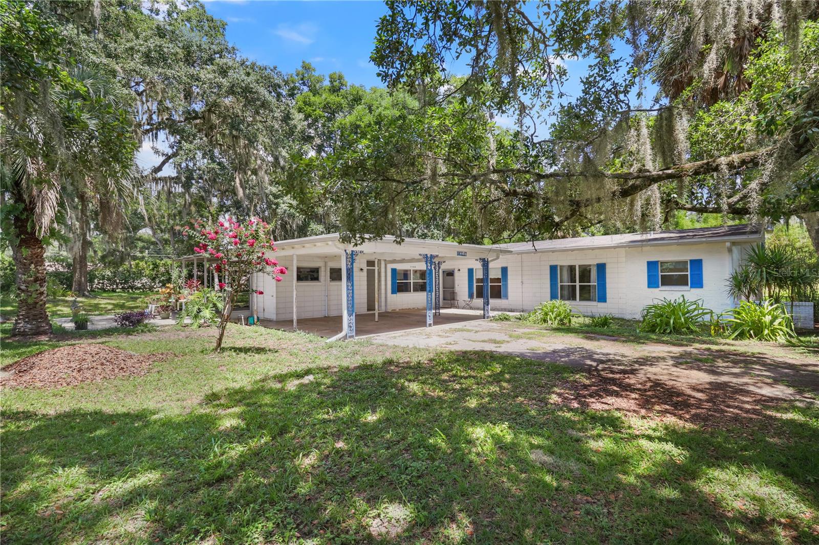 LAKE LOUISE ESTATE - Residential