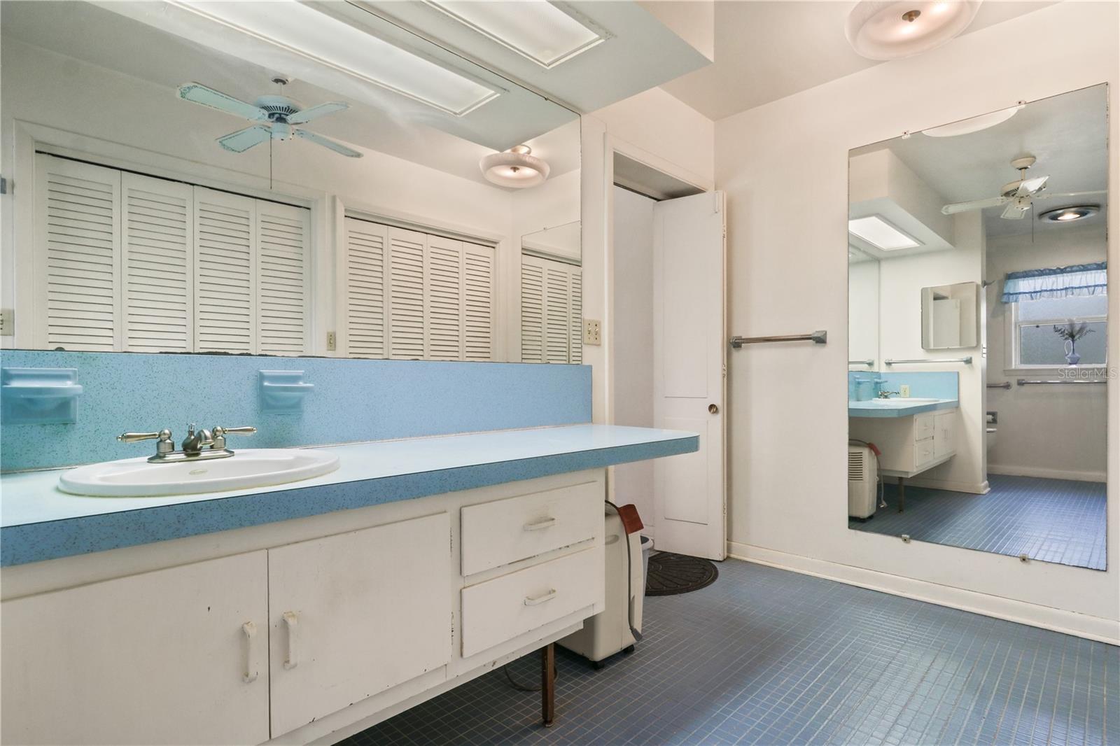 LAKE LOUISE ESTATE - Residential