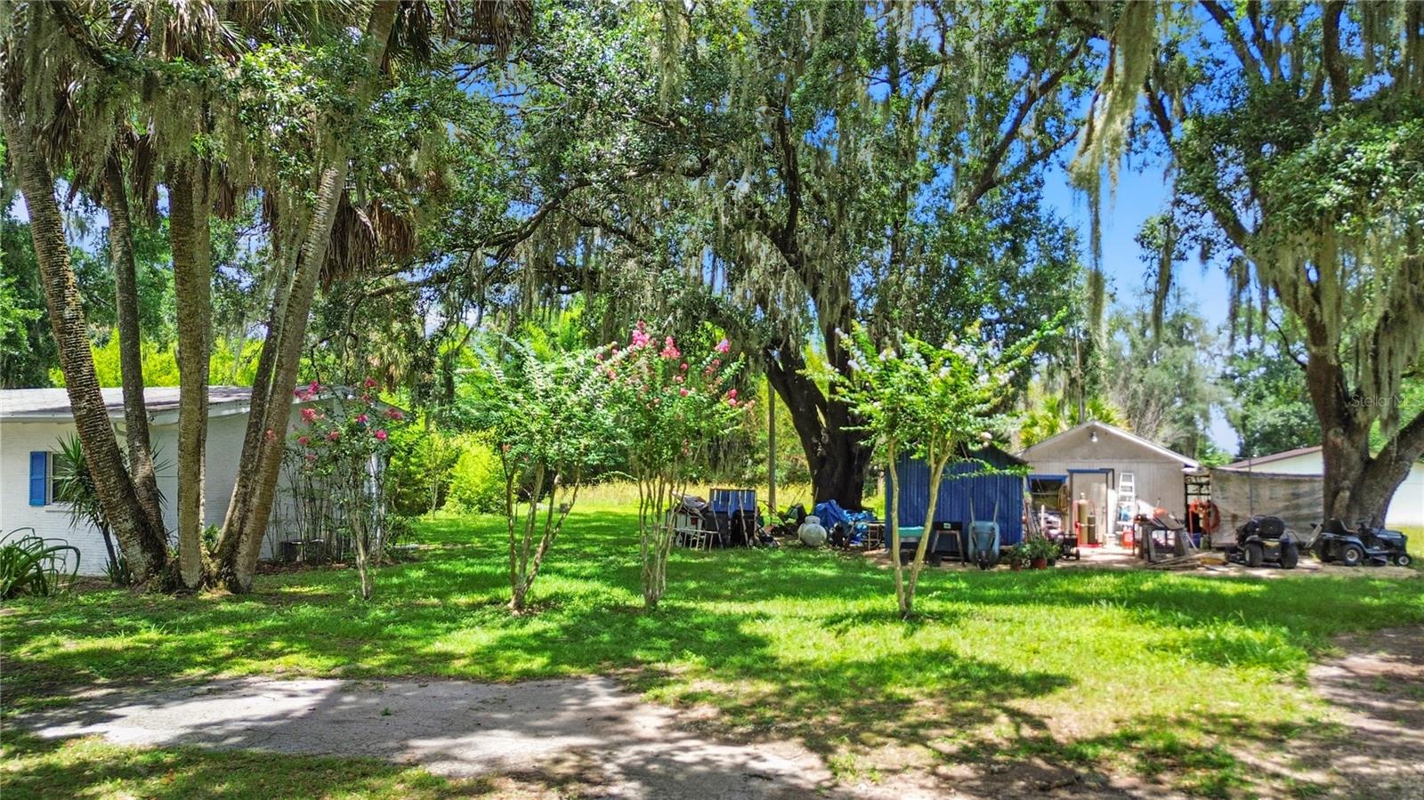 LAKE LOUISE ESTATE - Residential