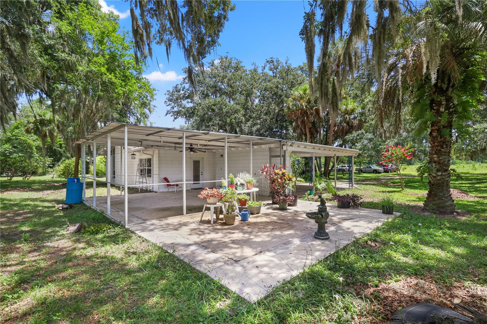 LAKE LOUISE ESTATE - Residential