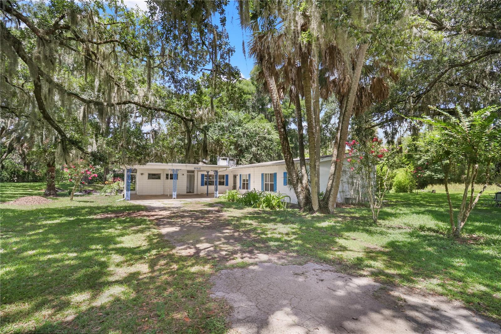 LAKE LOUISE ESTATE - Residential