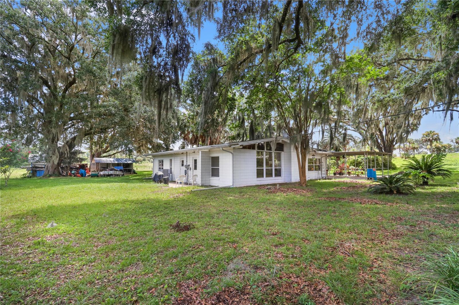 LAKE LOUISE ESTATE - Residential