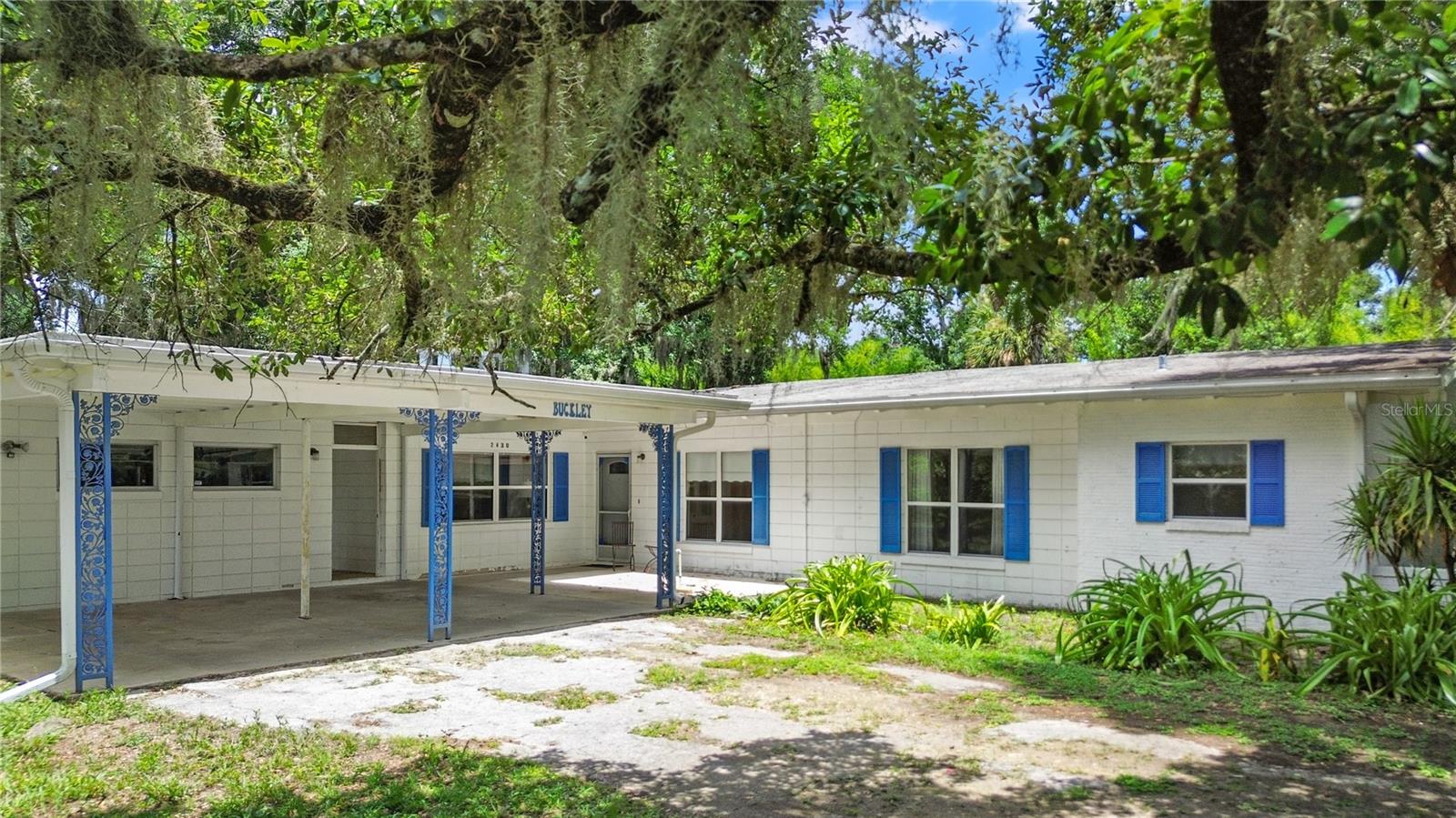 LAKE LOUISE ESTATE - Residential