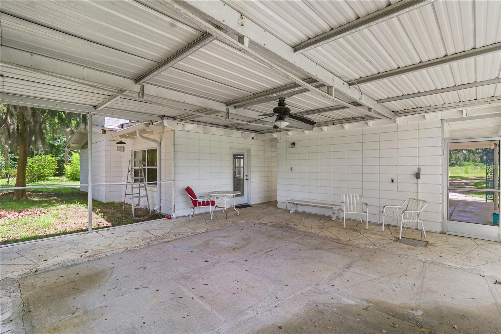 LAKE LOUISE ESTATE - Residential