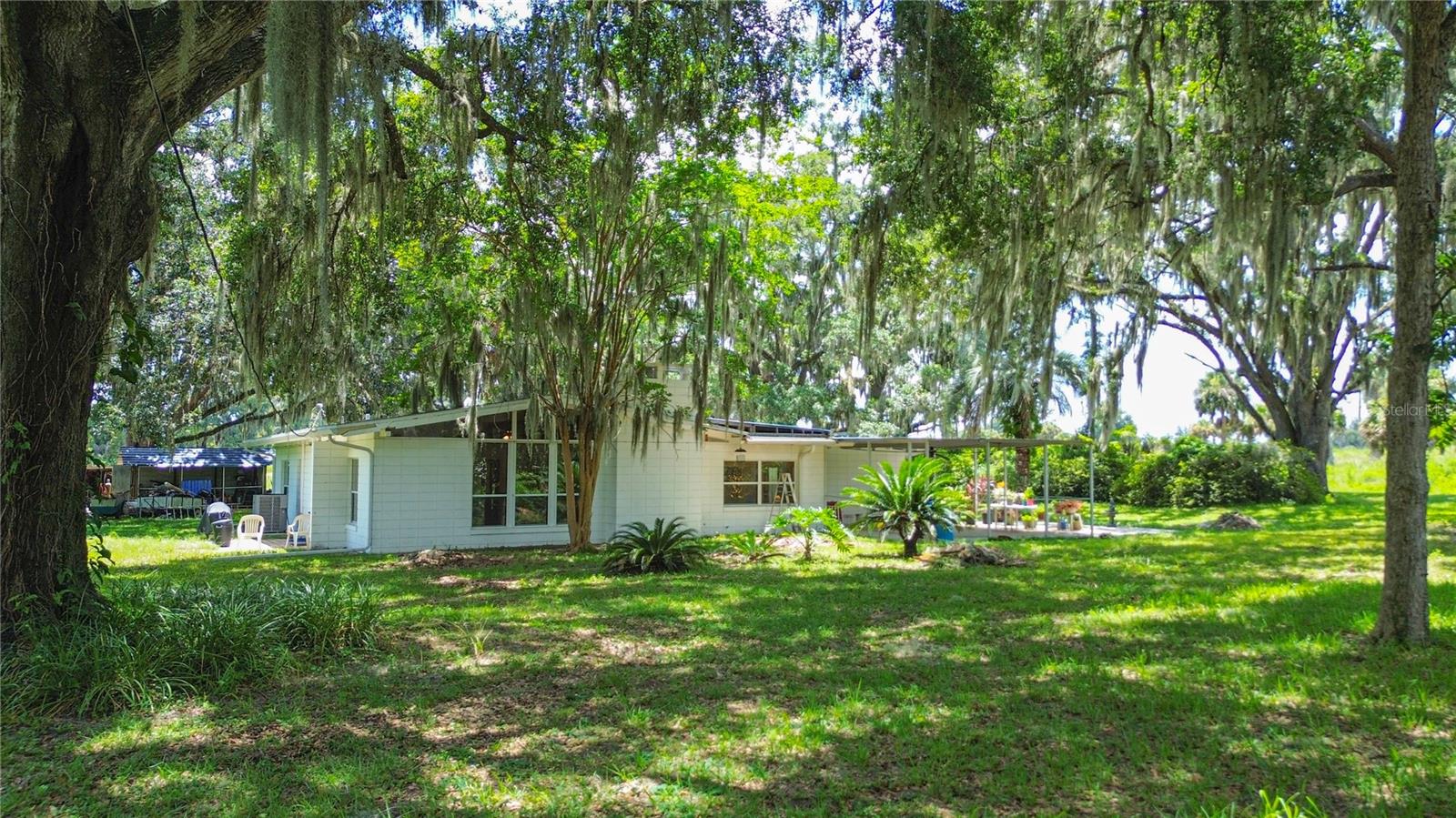 LAKE LOUISE ESTATE - Residential
