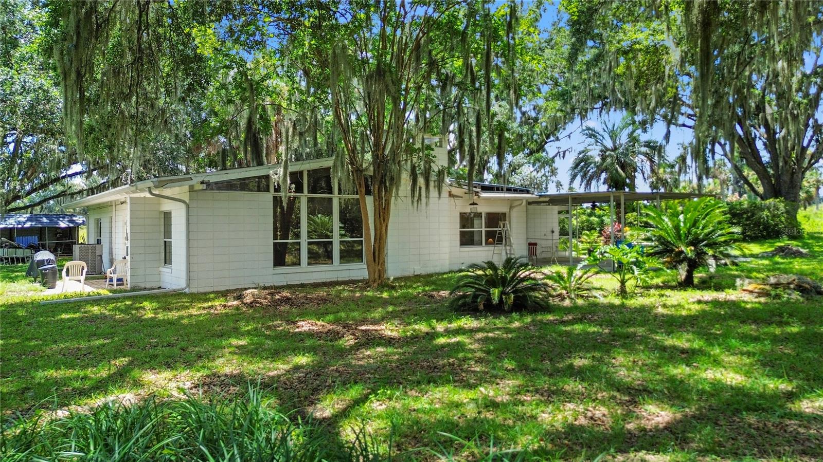 LAKE LOUISE ESTATE - Residential