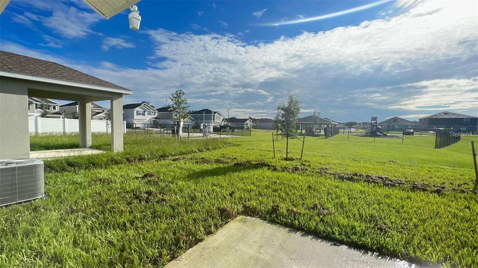 ASTONIA 50S - Residential Lease