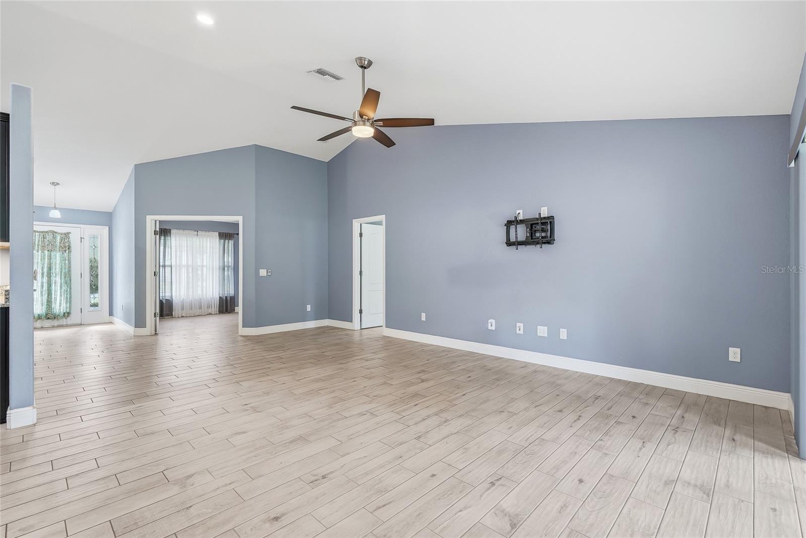 SPRING HILL - Residential