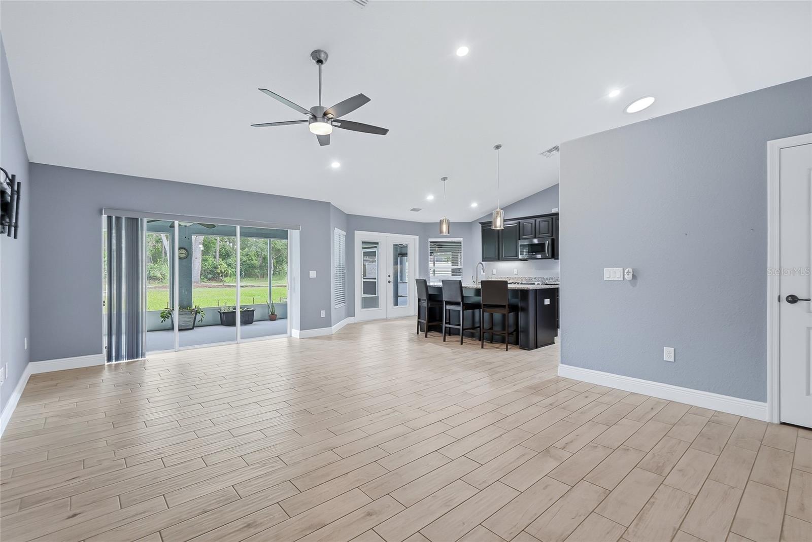 SPRING HILL - Residential