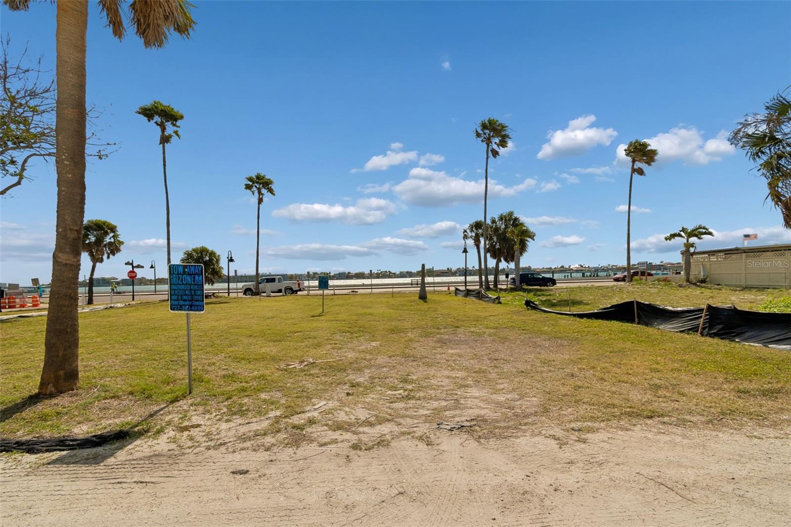 MOREY BEACH - Land
