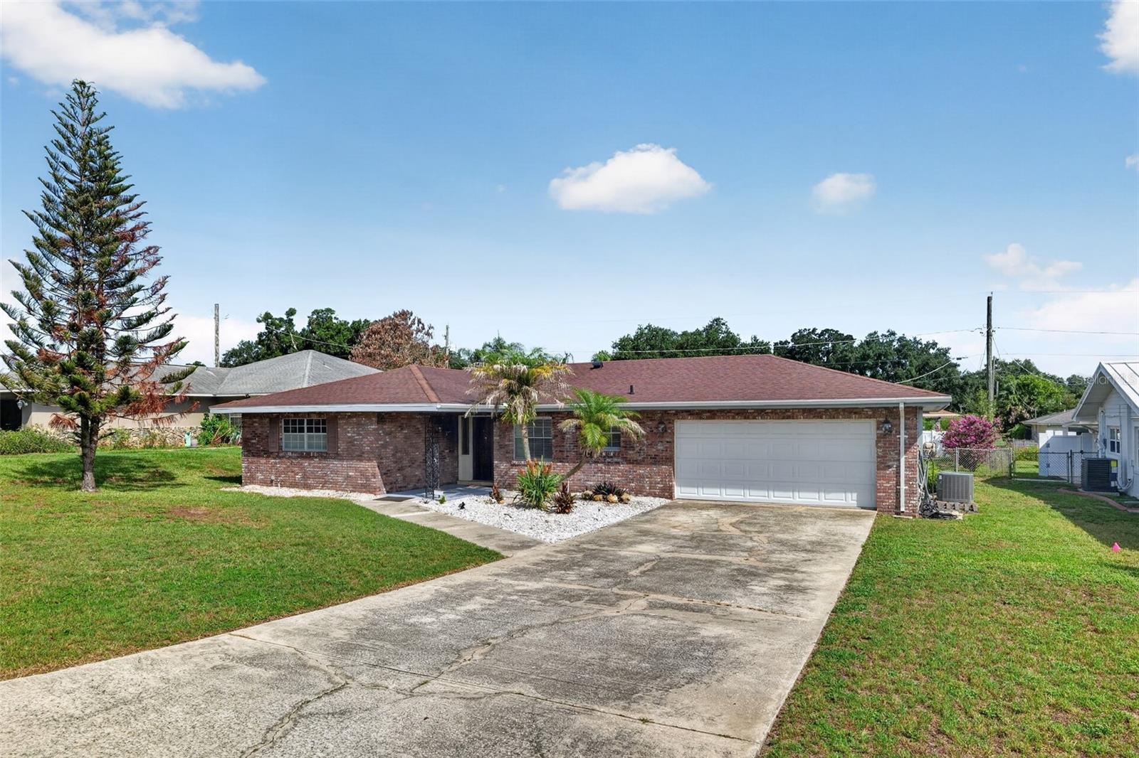 ELOISE WOODS EAST LAKE MARIAM UNIT - Residential