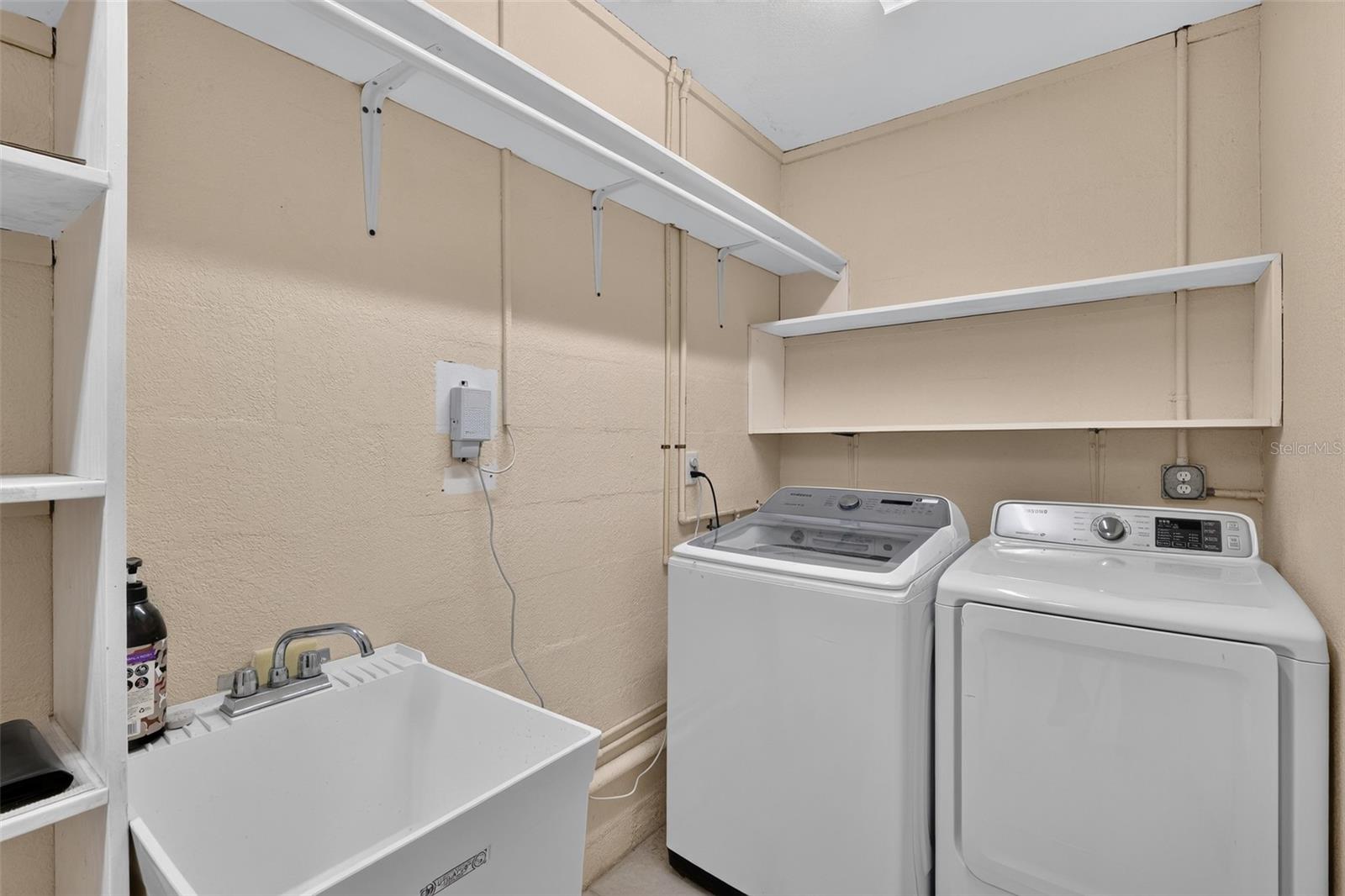 ELOISE WOODS EAST LAKE MARIAM UNIT - Residential