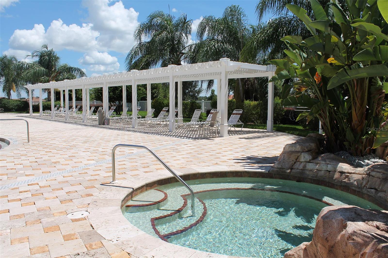 LAKESIDE LANDINGS - Residential