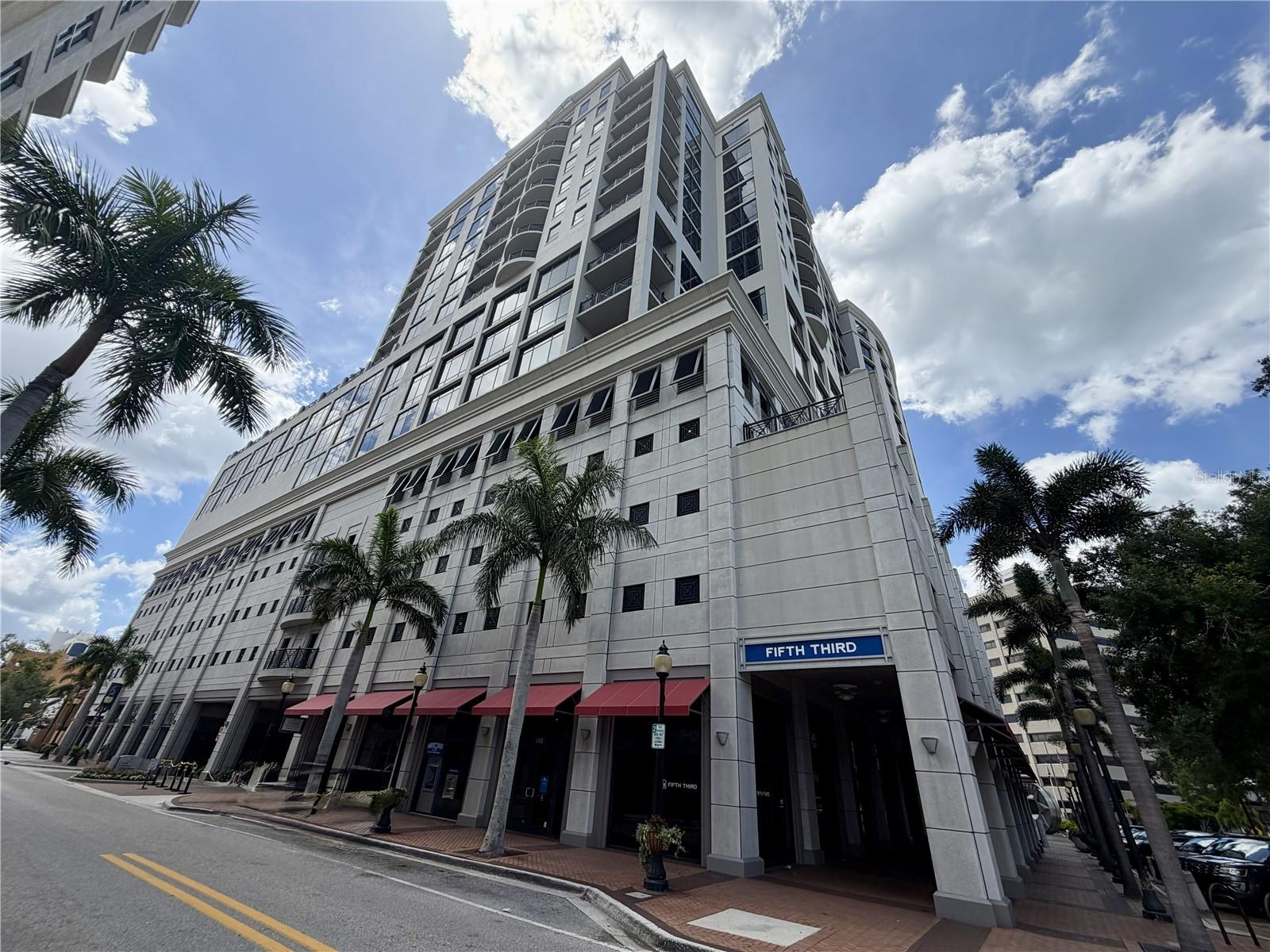 PLAZA AT 05 POINTS COMM PH 01 - Commercial Lease