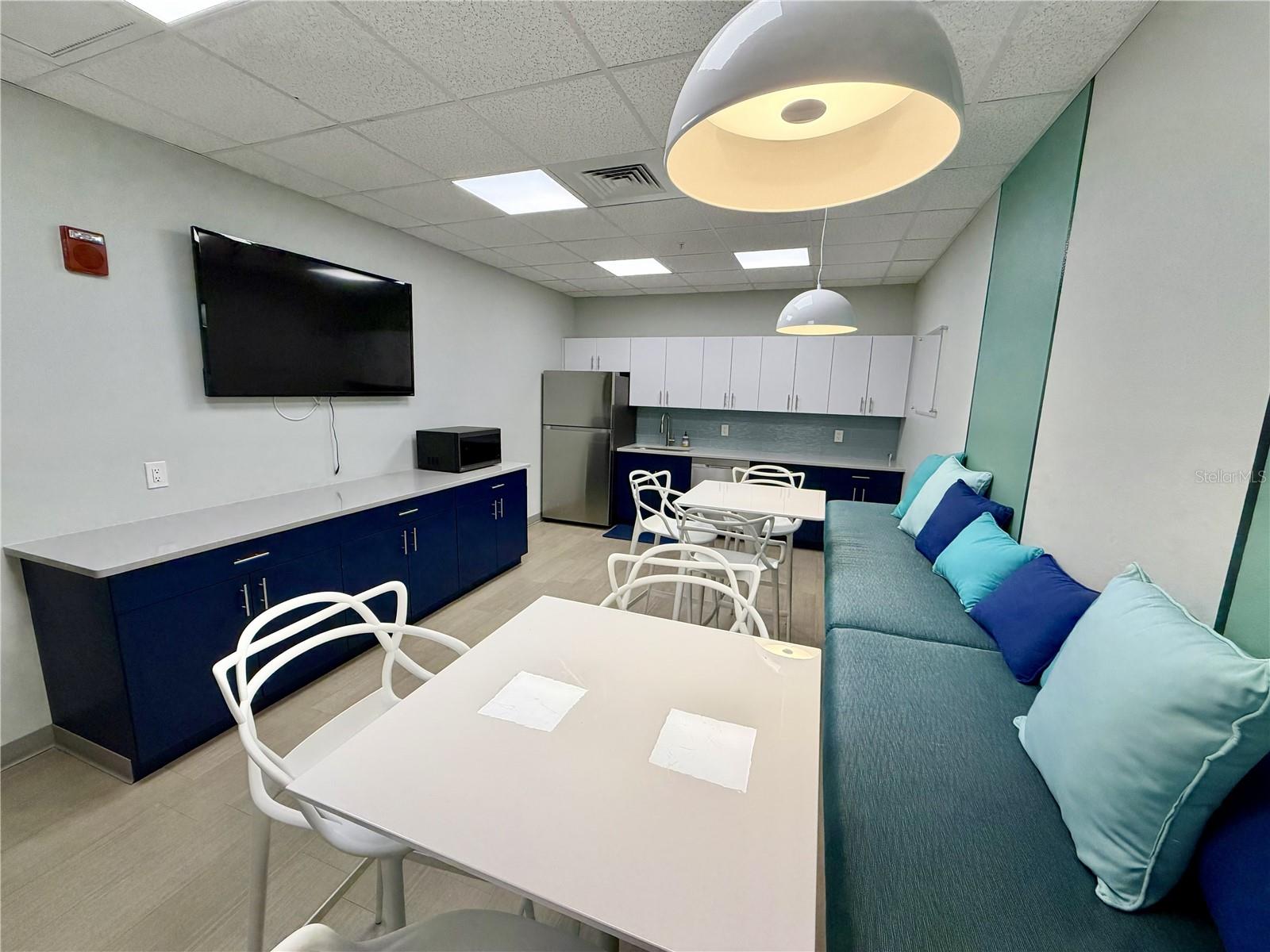 PLAZA AT 05 POINTS COMM PH 01 - Commercial Lease