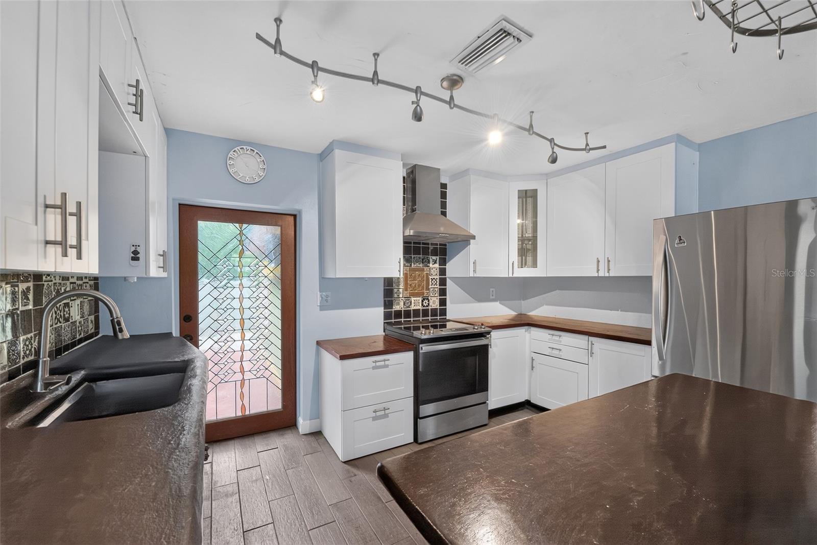 CRIBB ESTATES - Residential Lease
