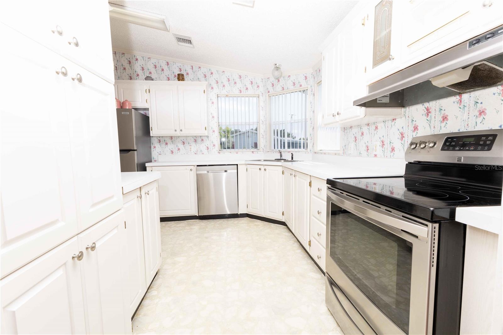 HERITAGE WOOD N LAKES ESTATES - Residential