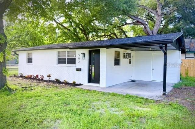 MOVE-IN READY !! NEW A/C SYSTEM, NEW ROOF, NEW WATER HEATER, NEW FLOORING, NEW REFRIGERATOR, NEW FENCING & FRESHLY PAINTED INTERIOR & EXTERIOR !!

Welcome to this beautifully updated 2-bedroom, 1 bath home located in the heart of Historic Seminole Heights along Central Avenue. 


Located minutes to I-275, downtown, Ybor City, Armature Works, Tampa Zoo, University of Tampa, University of South Florida, and Tampa International Airport !