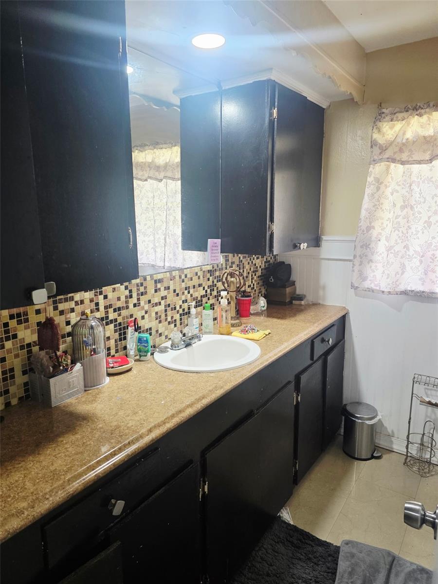 HENDRY & KNIGHTS ADD TO - Residential