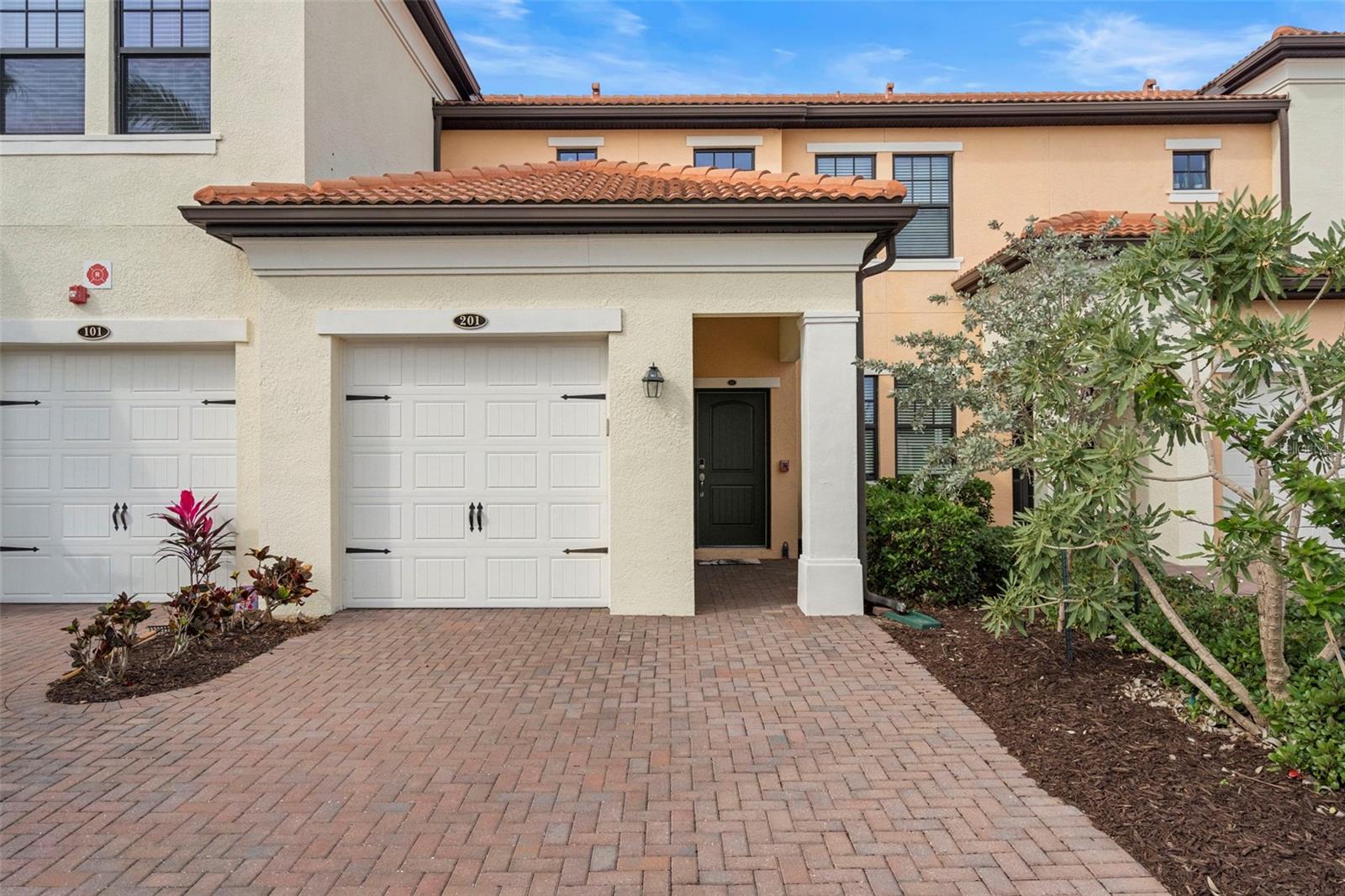 SARASOTA NATIONAL - Residential