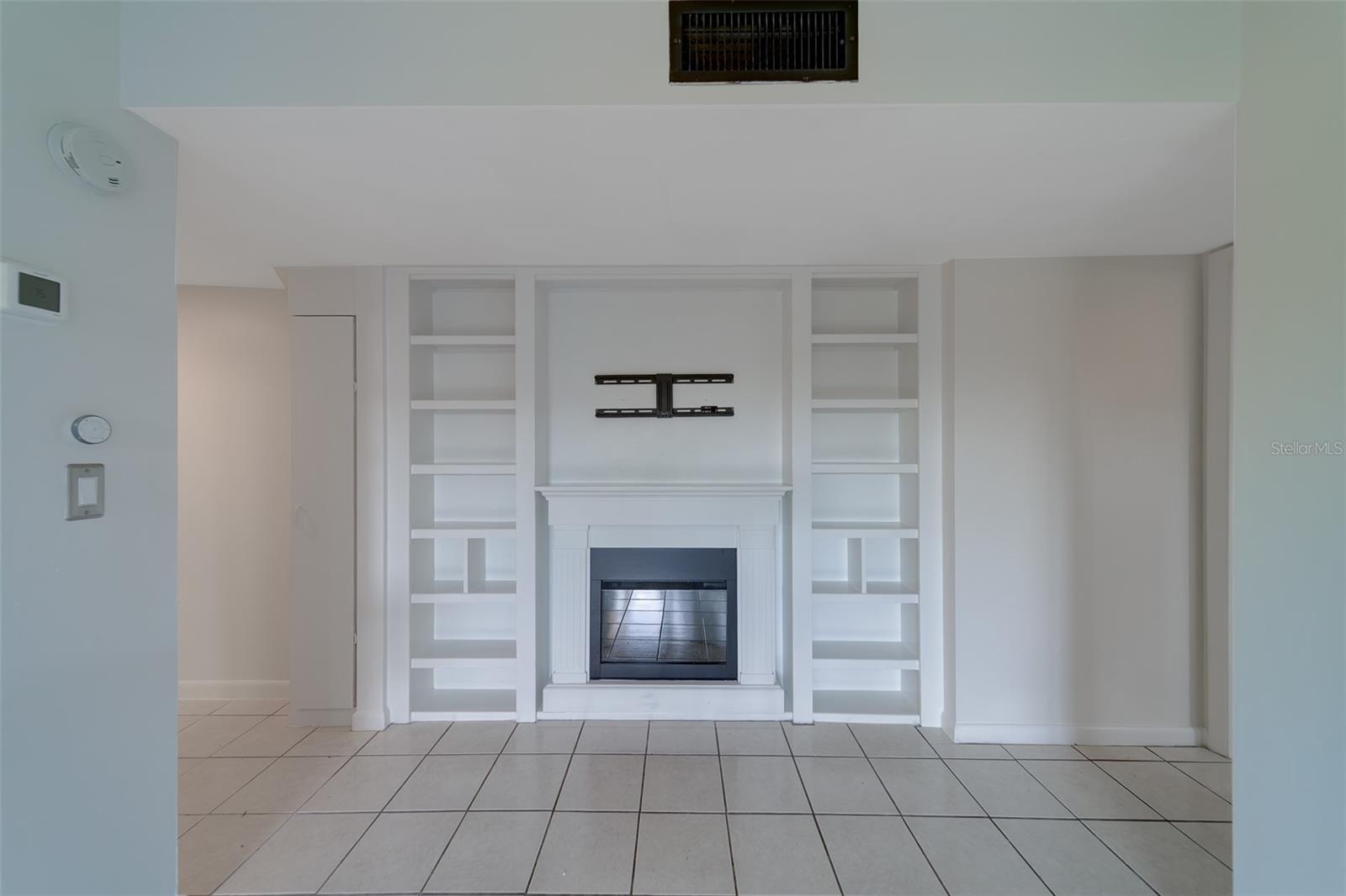 VILLAGE LAKE CONDO - Residential Lease