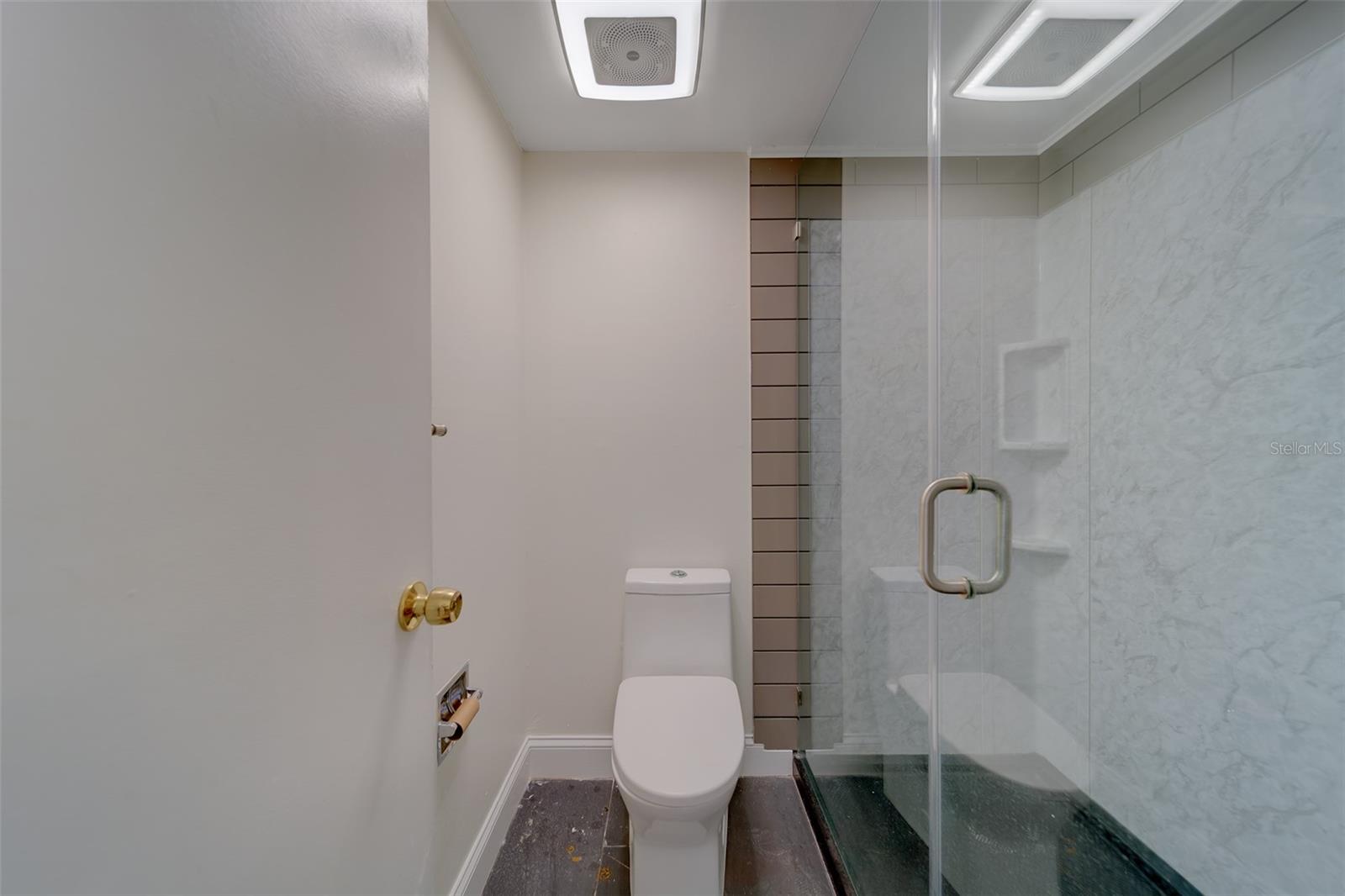 VILLAGE LAKE CONDO - Residential Lease