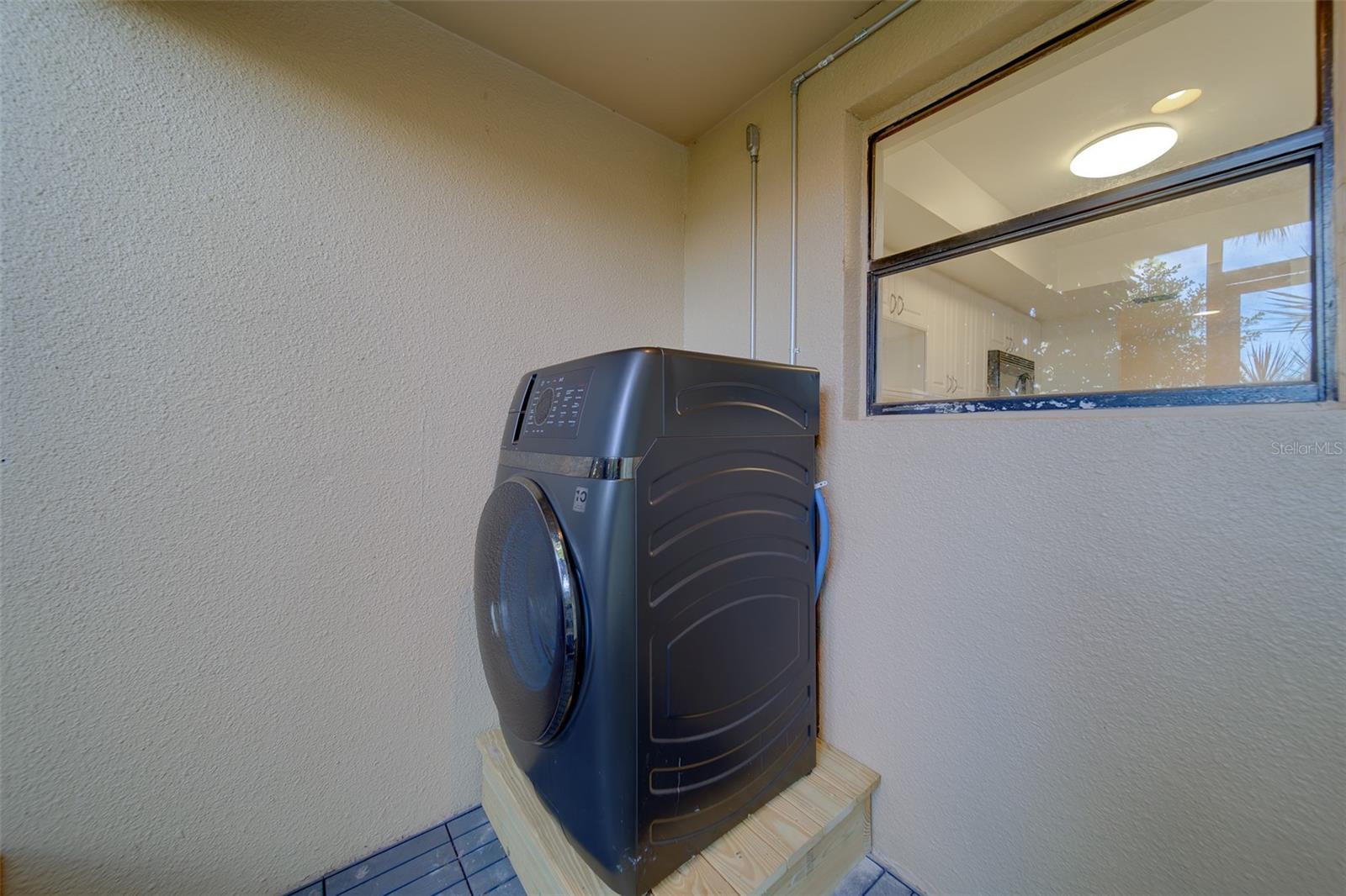 VILLAGE LAKE CONDO - Residential Lease