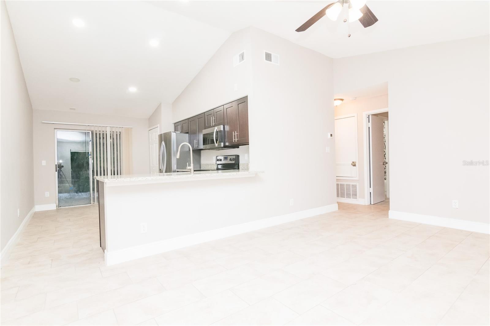 PALM LAKES ESTATES - Residential Lease