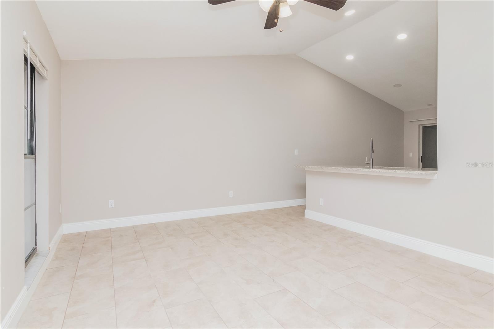 PALM LAKES ESTATES - Residential Lease