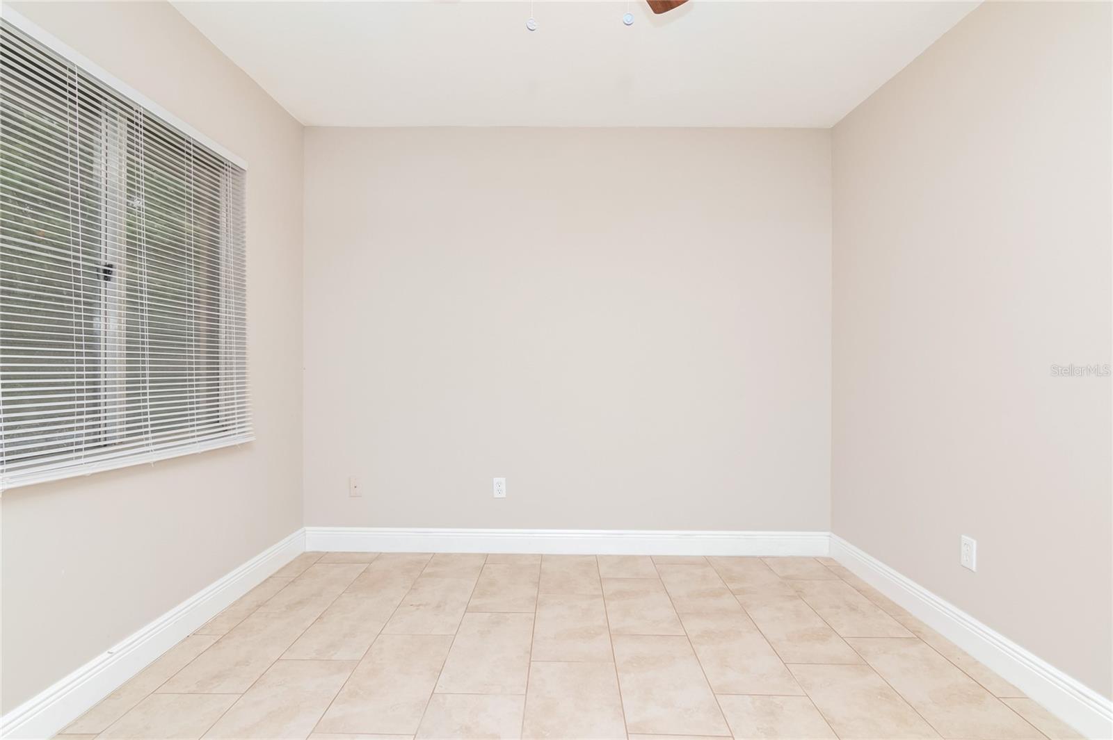 PALM LAKES ESTATES - Residential Lease
